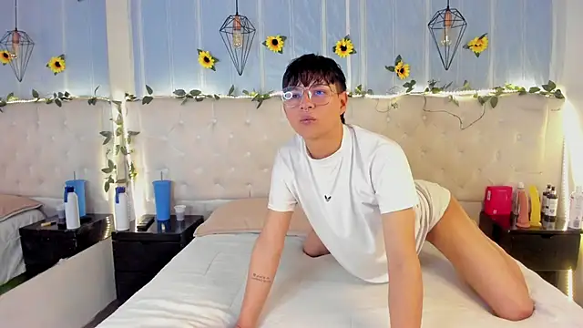 Snapshot of AleAurarashi chatting on October 13, 7:25 pm AleAurarashi online show from October 13, 7:25 pm