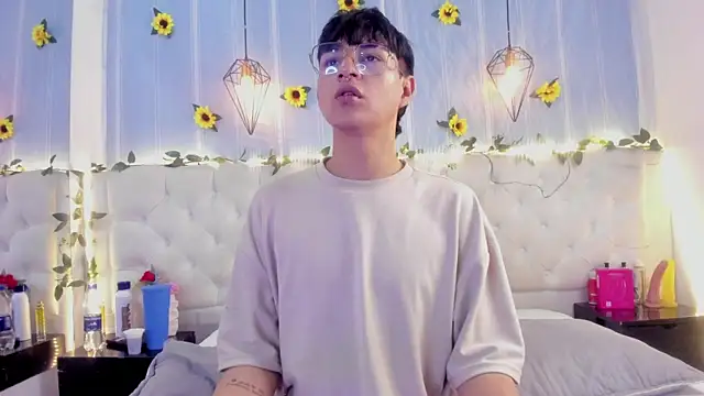 Snapshot of AleAurarashi chatting on October 18, 4:15 am AleAurarashi online show from October 18, 4:15 am