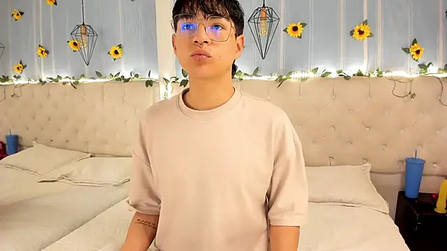 Snapshot of AleAurarashi chatting on October 28, 3:10 am AleAurarashi online show from October 28, 3:10 am