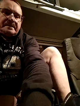 maciasgda online show from April 22, 8:43 pm