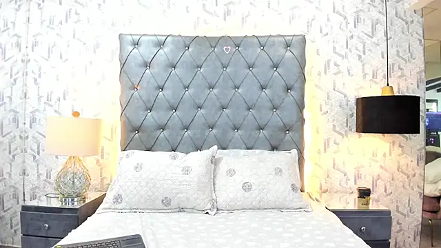 ScarletMore online show from April 21, 12:33 pm