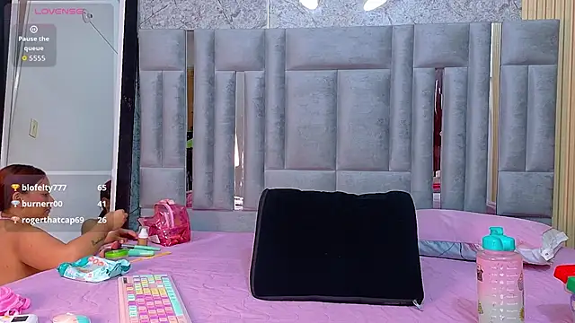 mamaneedsfun online show from April 22, 2:36 am