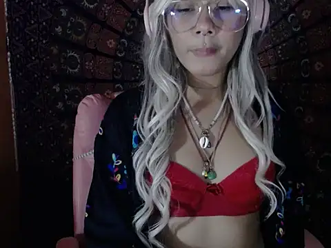 Delliriummm online show from March 15, 6:30 am