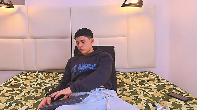 aron twink66 online show from September 18, 1:57 pm