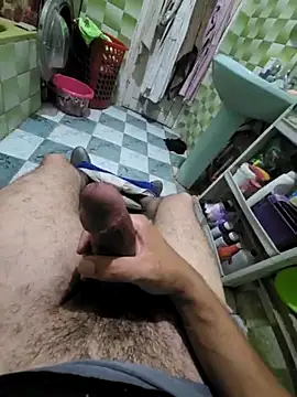 Snapshot of WelloffUpthrow chatting on September 24, 7:50 pm WelloffUpthrow online show from September 24, 7:50 pm