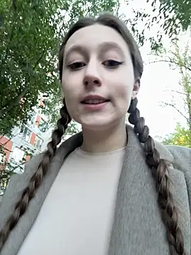 Snapshot of FroggyAnna chatting on October 1, 1:50 pm FroggyAnna online show from October 1, 1:50 pm