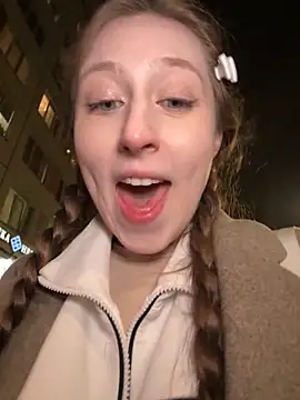 Snapshot of FroggyAnna chatting on October 15, 4:51 pm FroggyAnna online show from October 15, 4:51 pm