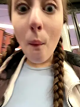 Snapshot of FroggyAnna chatting on October 21, 2:51 pm FroggyAnna online show from October 21, 2:51 pm