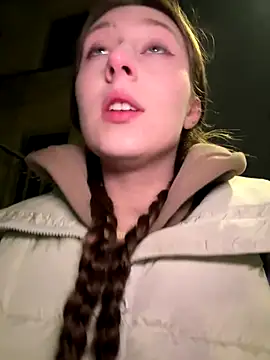 FroggyAnna online show from December 19, 4:47 pm