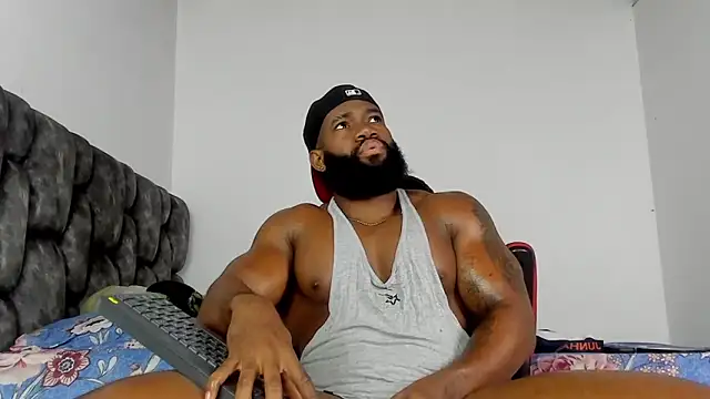 Snapshot of james_musclebbc chatting on October 26, 12:55 pm james musclebbc online show from October 26, 12:55 pm