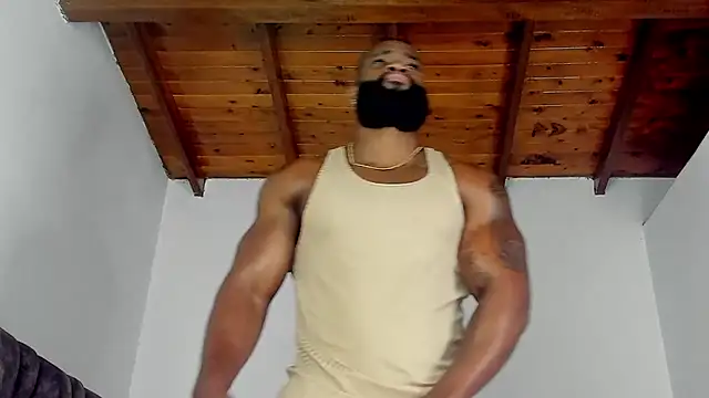 Snapshot of james_musclebbc chatting on November 10, 12:04 pm james musclebbc online show from November 10, 12:04 pm