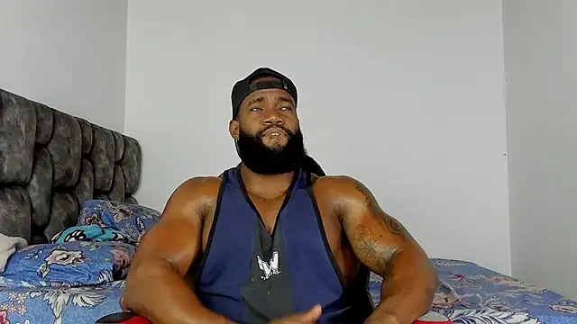 Snapshot of james_musclebbc chatting on November 18, 8:57 pm james musclebbc online show from November 18, 8:57 pm