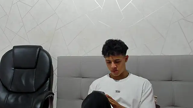 Snapshot of Alex_Colton7 chatting on October 19, 2:34 am Alex Colton7 online show from October 19, 2:34 am