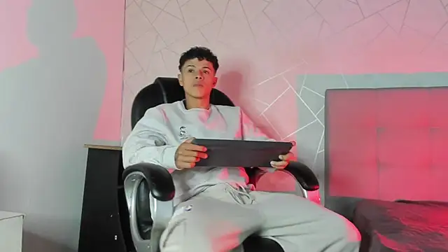 Snapshot of Alex_Colton7 chatting on November 30, 3:54 am Alex Colton7 online show from November 30, 3:54 am