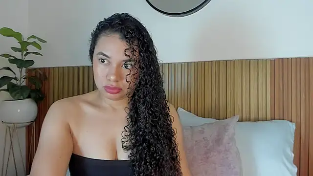 Snapshot of angie_leonn chatting on September 16, 12:06 pm angie leonn online show from September 16, 12:06 pm