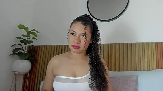 Snapshot of angie_leonn chatting on September 18, 12:07 pm angie leonn online show from September 18, 12:07 pm