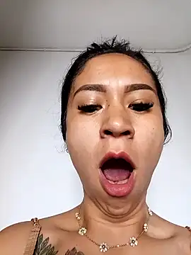 Liahdiaz  online show from October 16, 4:08 pm