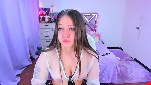 Luna Analya online show from October 28, 1:25 pm