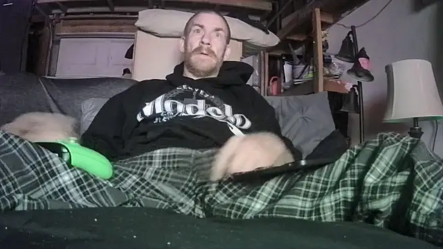 Snapshot of Tiggitytomociti chatting on February 18, 11:39 am Tiggitytomociti online show from February 18, 11:39 am