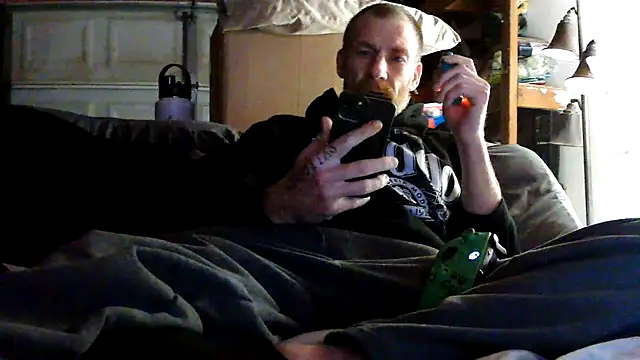 Snapshot of Tiggitytomociti chatting on March 2, 7:26 am Tiggitytomociti online show from March 2, 7:26 am
