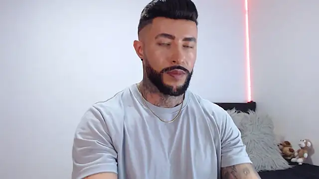 Snapshot of andrea_de_lucaa chatting on September 20, 3:18 am andrea de lucaa online show from September 20, 3:18 am