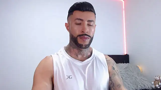 Snapshot of andrea_de_lucaa chatting on October 3, 2:41 am andrea de lucaa online show from October 3, 2:41 am