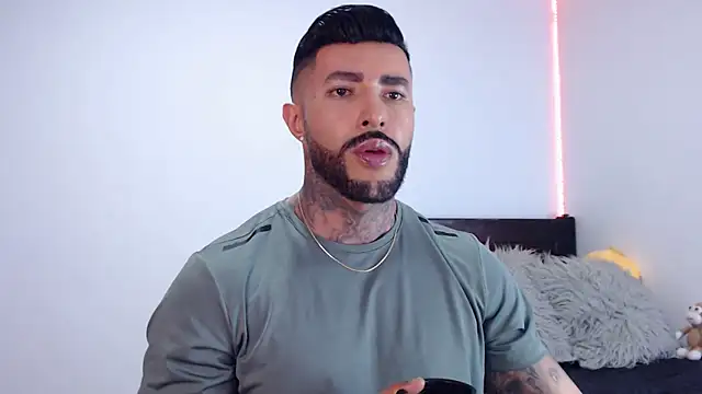 Snapshot of andrea_de_lucaa chatting on October 7, 3:47 am andrea de lucaa online show from October 7, 3:47 am