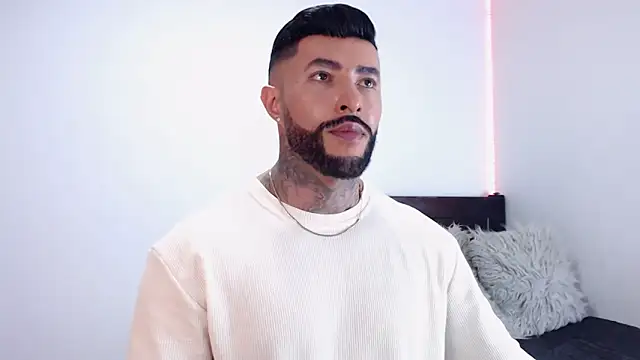 Snapshot of andrea_de_lucaa chatting on October 10, 3:16 am andrea de lucaa online show from October 10, 3:16 am