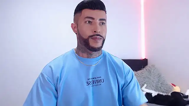 Snapshot of andrea_de_lucaa chatting on October 28, 4:05 am andrea de lucaa online show from October 28, 4:05 am