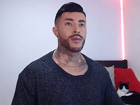 Snapshot of andrea_de_lucaa chatting on November 25, 2:22 am andrea de lucaa online show from November 25, 2:22 am