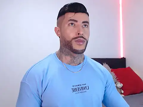 Snapshot of andrea_de_lucaa chatting on November 26, 4:13 am andrea de lucaa online show from November 26, 4:13 am