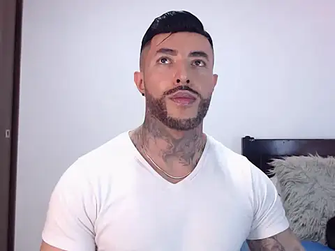 Snapshot of andrea_de_lucaa chatting on November 29, 4:37 am andrea de lucaa online show from November 29, 4:37 am