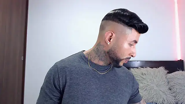 andrea de lucaa online show from December 16, 2:16 am