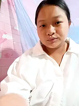 Snapshot of girl-babi chatting on July 20, 3:32 am girl-babi online show from July 20, 3:32 am