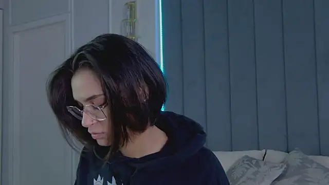 VioletAsh online show from April 9, 4:23 am