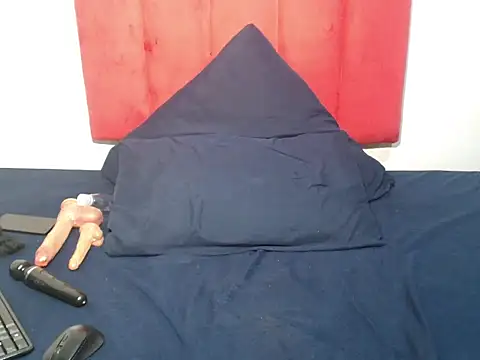 GorillaGripCunt77 online show from October 6, 6:00 am