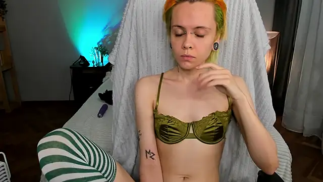 sweet posya online show from September 19, 7:43 am