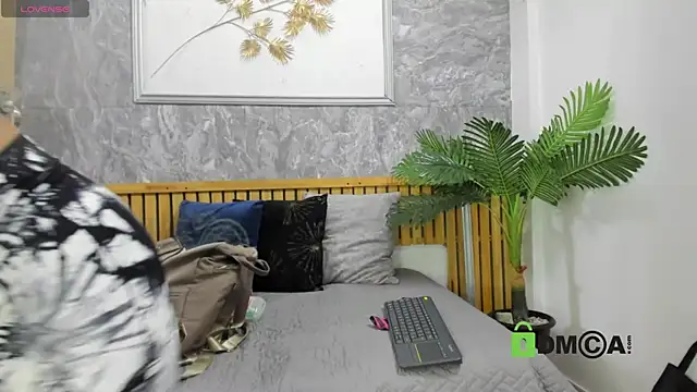 princequinn  online show from December 21, 8:27 pm