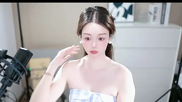 abbyli12 online show from October 31, 1:01 pm