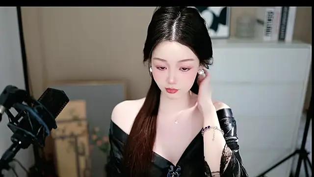 abbyli12 online show from January 31, 7:45 pm