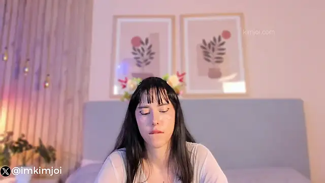 KiimJoi online show from April 1, 1:41 pm