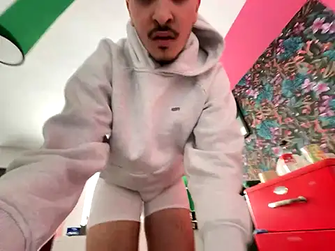 Snapshot of amo660 chatting on December 15, 9:57 am amo660 online show from December 15, 9:57 am