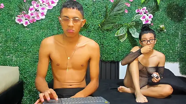 Snapshot of MielAndLeo chatting on September 30, 6:07 am MielAndLeo online show from September 30, 6:07 am