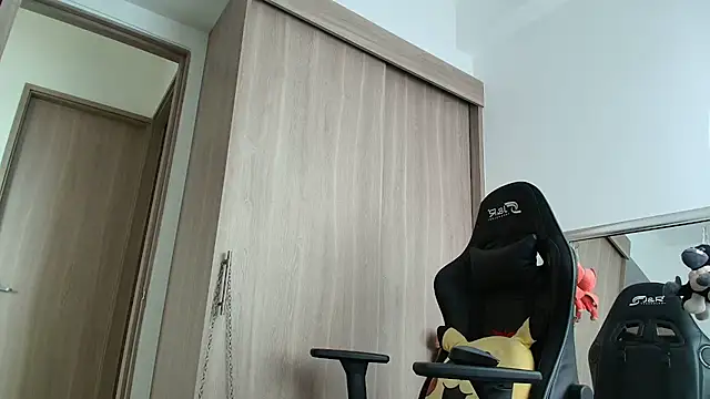 brunothompson3 online show from September 12, 3:23 pm