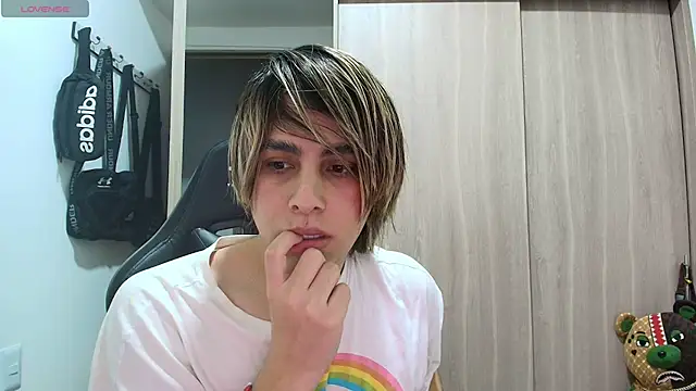 brunothompson3 online show from October 11, 10:14 am