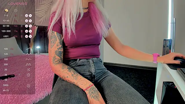 Snapshot of Kira_Key chatting on September 16, 1:50 am Kira Key online show from September 16, 1:50 am