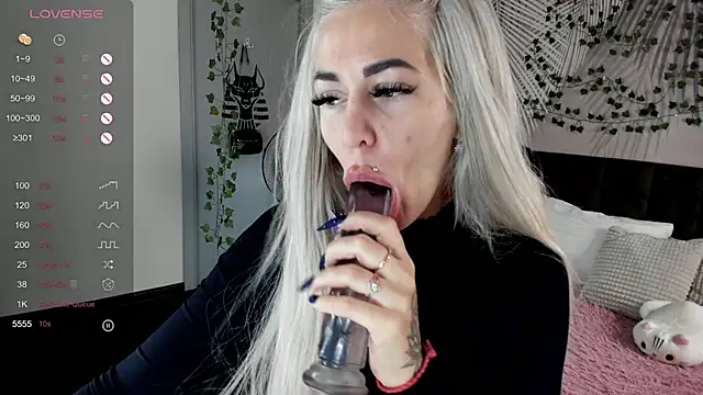 Snapshot of Kira_Key chatting on December 14, 1:44 am Kira Key online show from December 14, 1:44 am