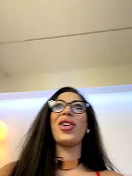 Snapshot of Bella_Vixen_ chatting on October 21, 7:25 pm Bella Vixen online show from October 21, 7:25 pm