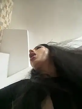 Snapshot of Bella_Vixen_ chatting on October 29, 8:10 pm Bella Vixen online show from October 29, 8:10 pm