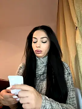 Snapshot of Bella_Vixen_ chatting on October 31, 8:32 pm Bella Vixen online show from October 31, 8:32 pm